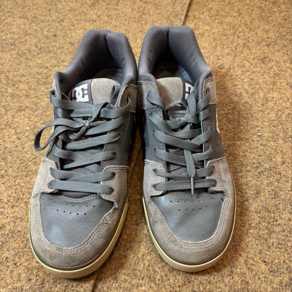 DC Men’s Pure Skate Shoes Sneakers Grey Low Top Gray & White Size 13